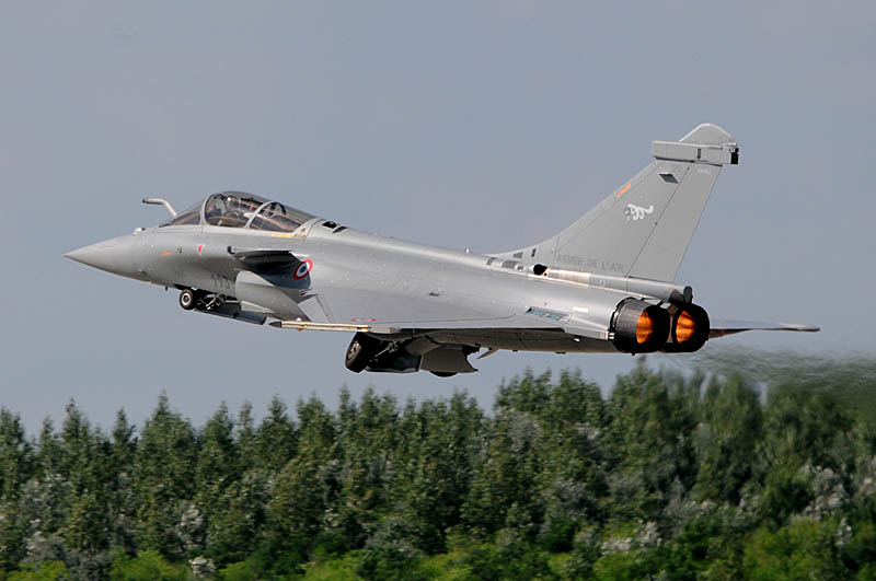 pic 21.jpg - solo display of the French Rafale